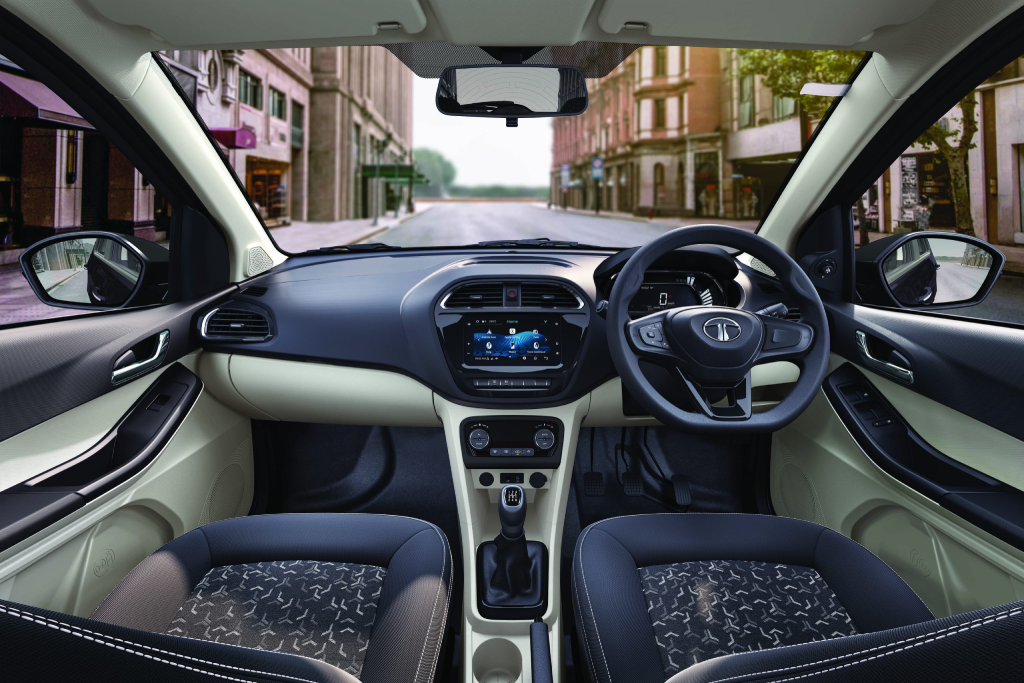 6 लाख रुपय में घर ले आये चमचमाती Tata Tiago CNG, मिल रहा अट्रेक्टिव लुक। 3 Tata Tiago CNG