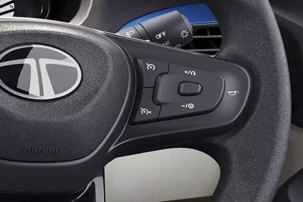 6 लाख रुपय में घर ले आये चमचमाती Tata Tiago CNG, मिल रहा अट्रेक्टिव लुक। 2 Tata Tiago CNG