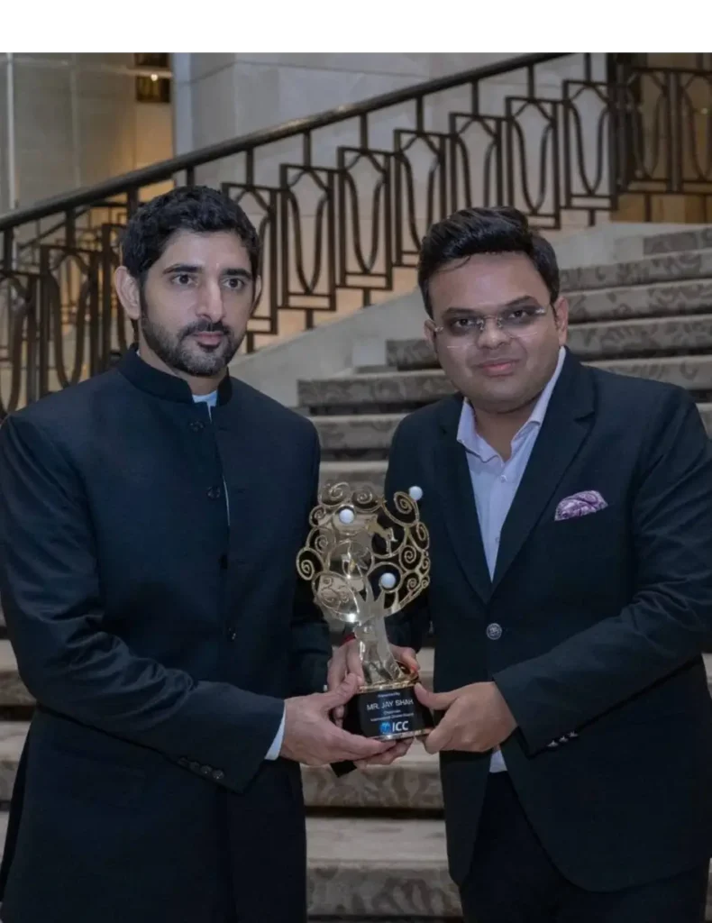 Dubai Crown Prince Sheikh Hamdan bin Mohammed ने भारतीय क्रिकेटर से की मुलाकात, गिफ्ट की जर्सी। Dubai Crown Prince Sheikh Hamdan bin Mohammed ने भारतीय क्रिकेटर से की मुलाकात, गिफ्ट की जर्सी।