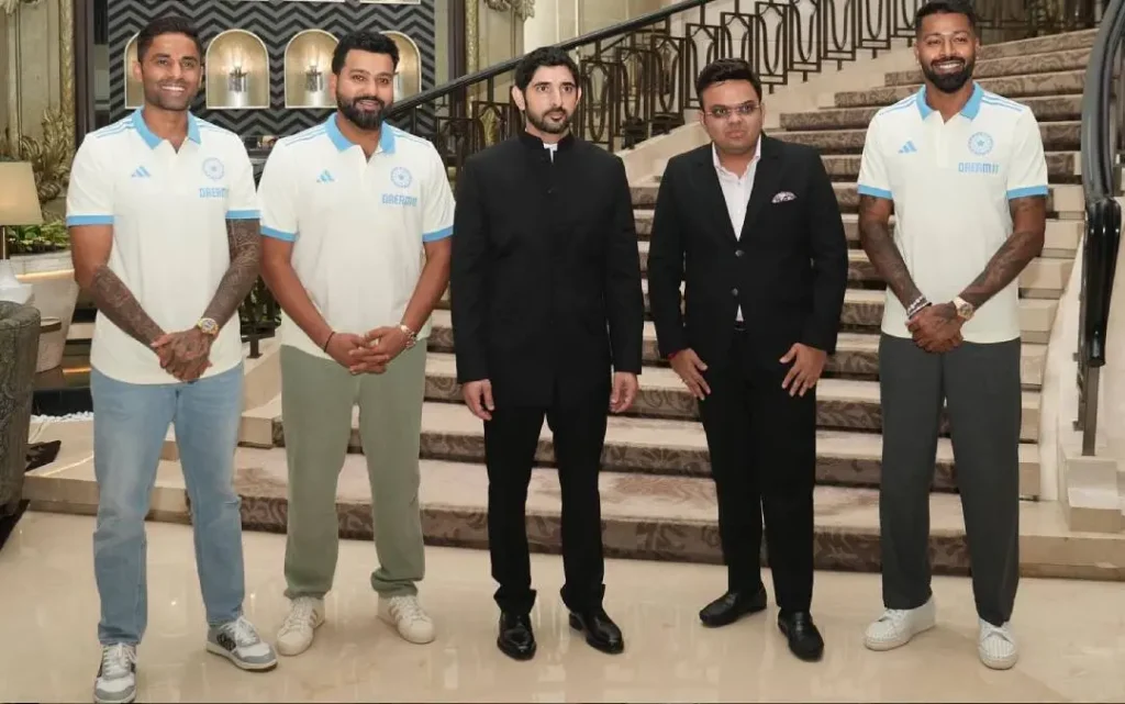 Dubai Crown Prince Sheikh Hamdan bin Mohammed ने भारतीय क्रिकेटर से की मुलाकात, गिफ्ट की जर्सी। Dubai Crown Prince Sheikh Hamdan bin Mohammed ने भारतीय क्रिकेटर से की मुलाकात, गिफ्ट की जर्सी।